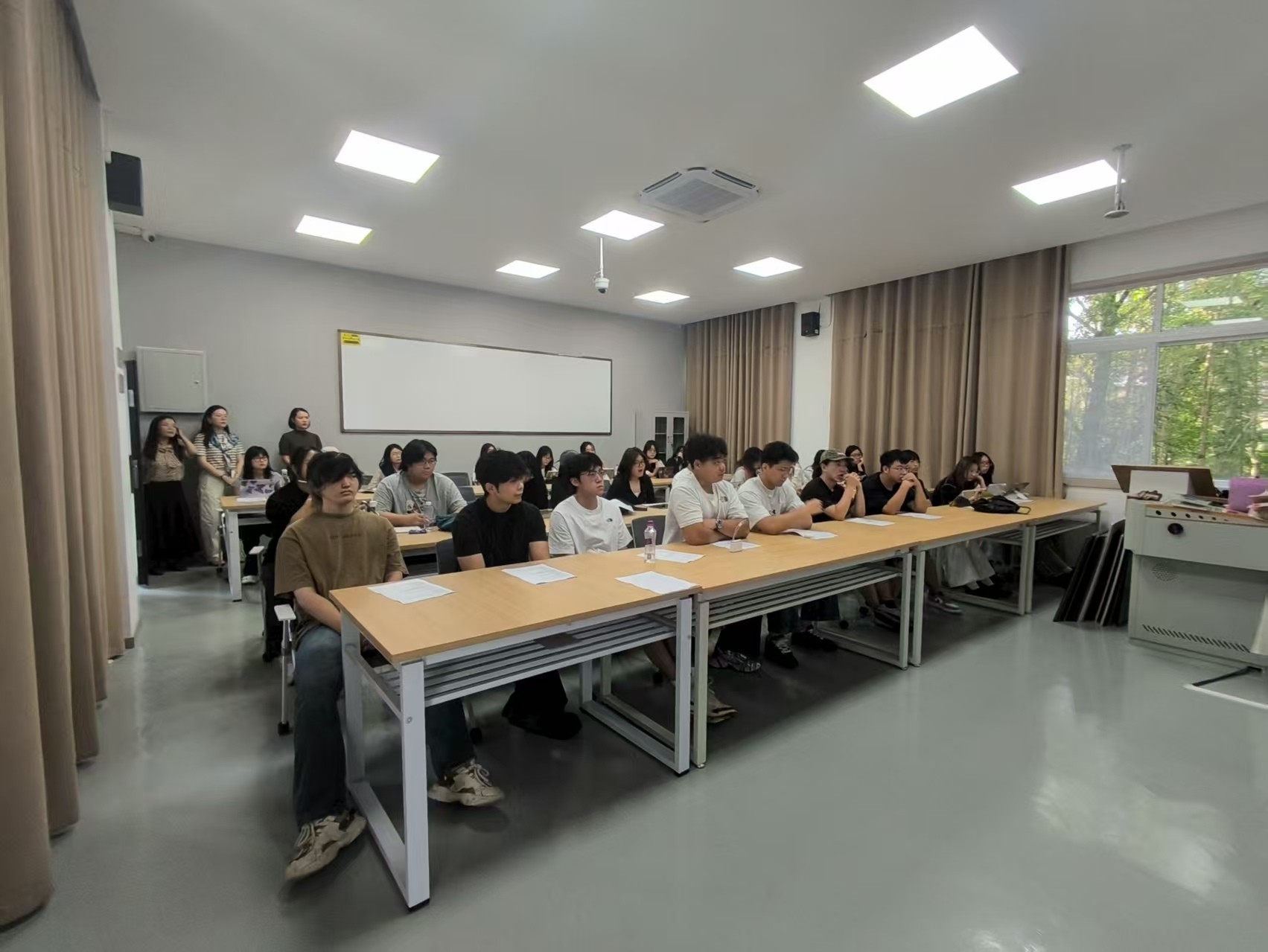 国际交流学院2025-2026-1学期“开学第一课” 教学巡查工作顺利完成