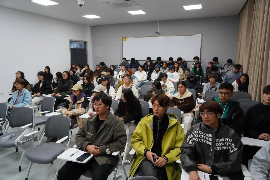 国际交流学院新生实验室安全第一课开讲