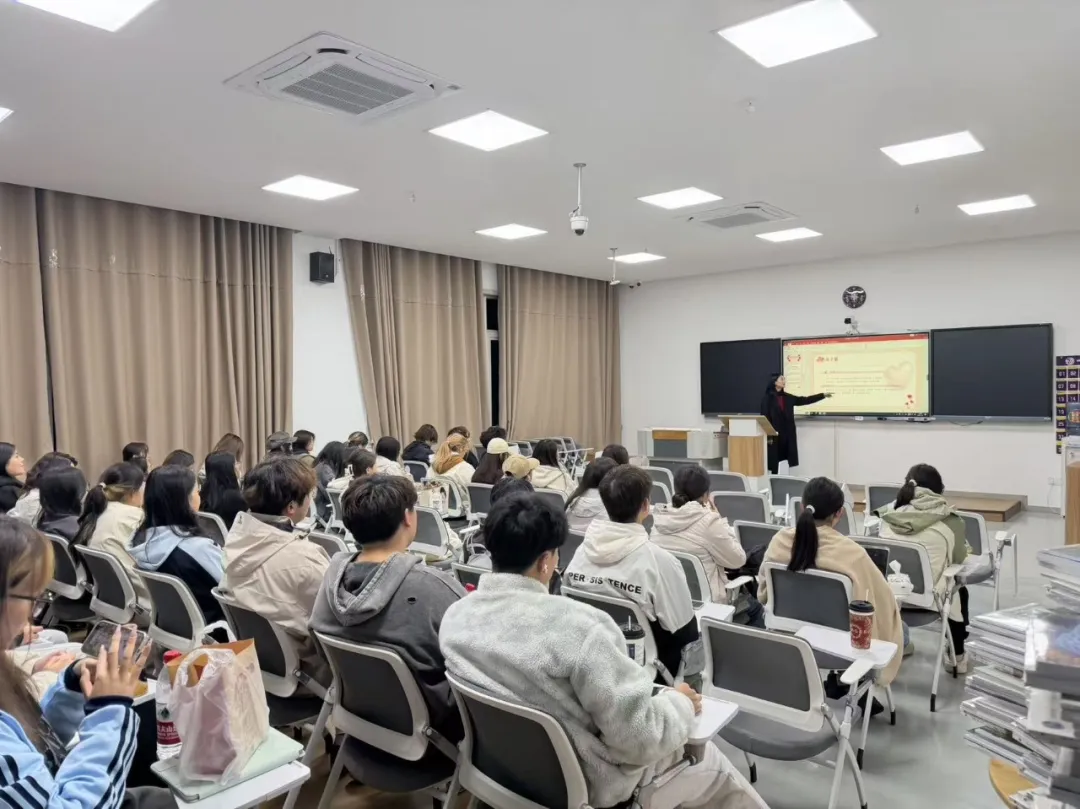 感恩润泽心灵，爱与青春同行|国际交流学院举办《结婚礼服》感恩主题观影活动